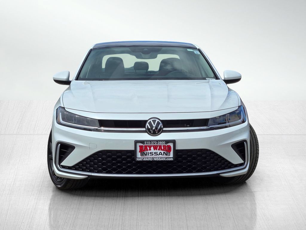 Used 2025 Volkswagen Jetta SE FWD image 3