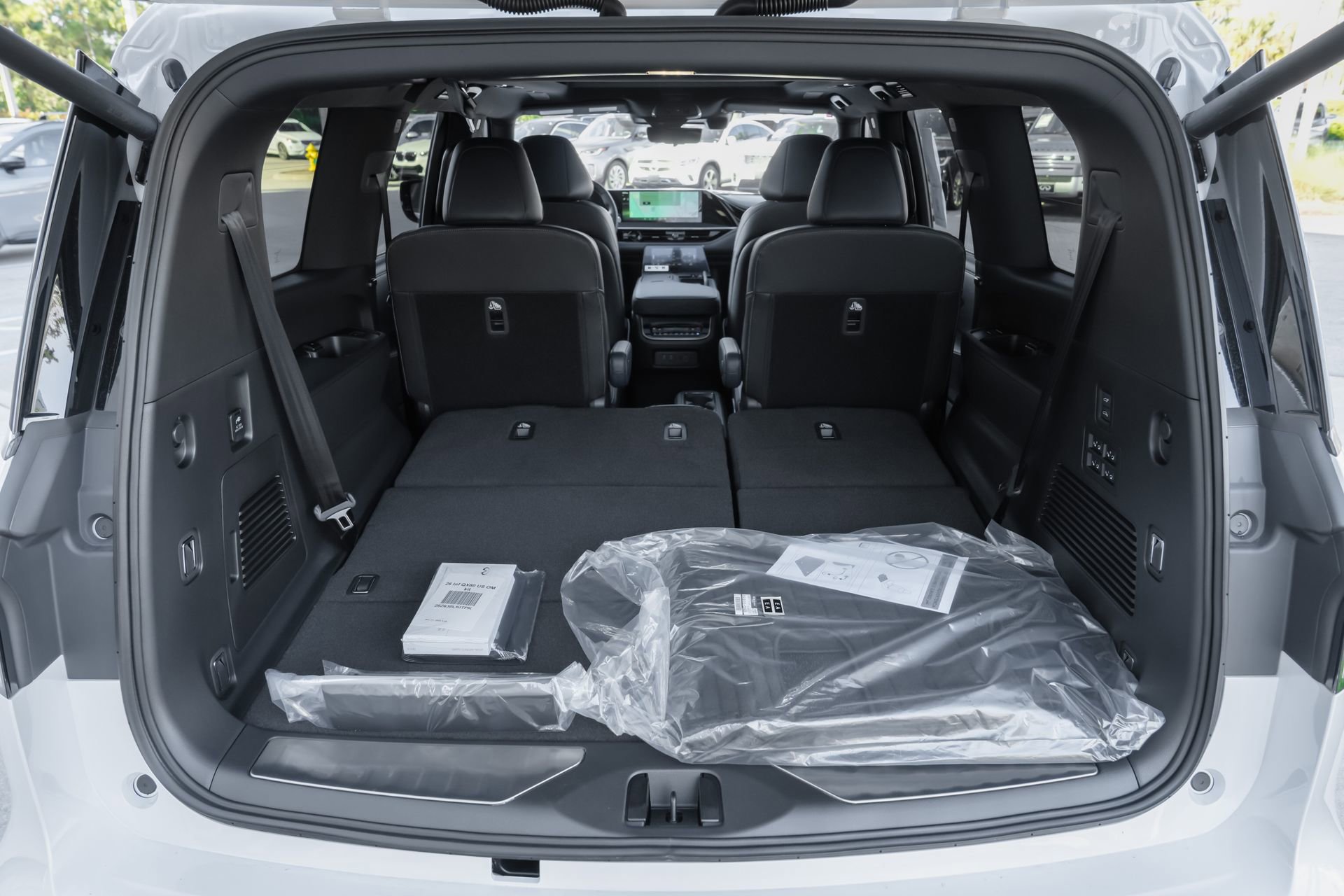 New 2026 INFINITI QX80 4WD w/ Sport Exterior Package image 32