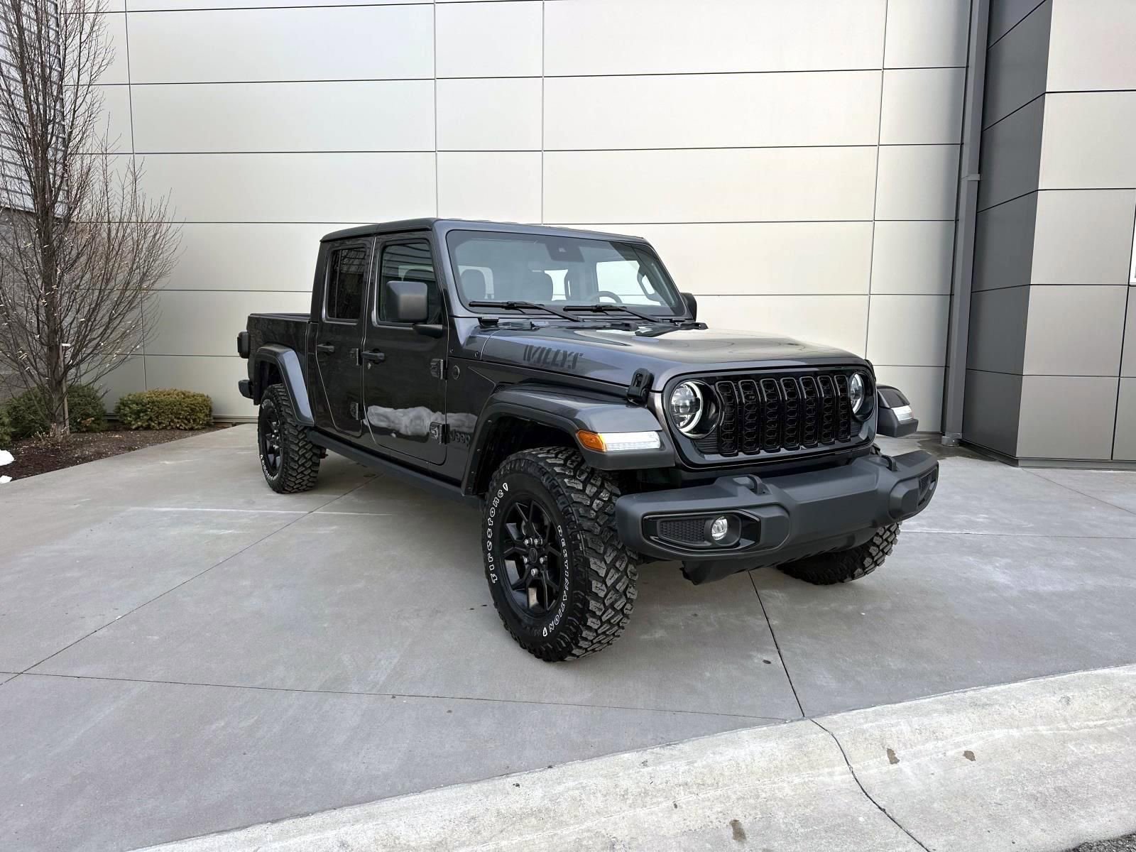 Used 2024 Jeep Gladiator Sport image 1