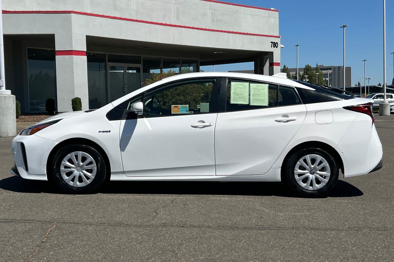 Used 2022 Toyota Prius LE FWD image 9