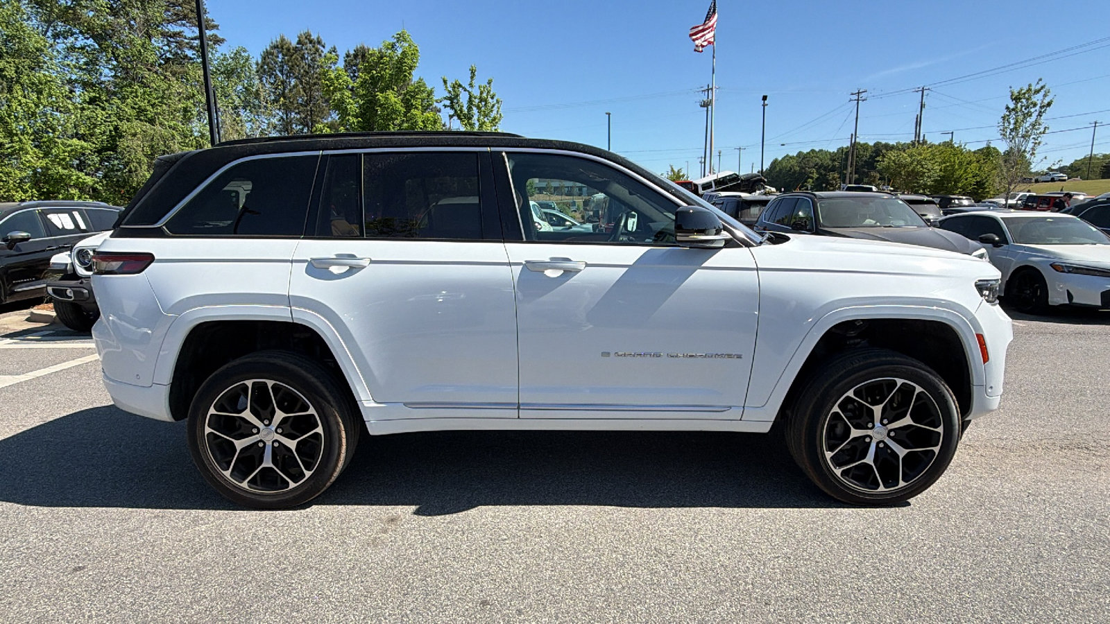 Used 2024 Jeep Grand Cherokee Summit AWD/4WD image 7
