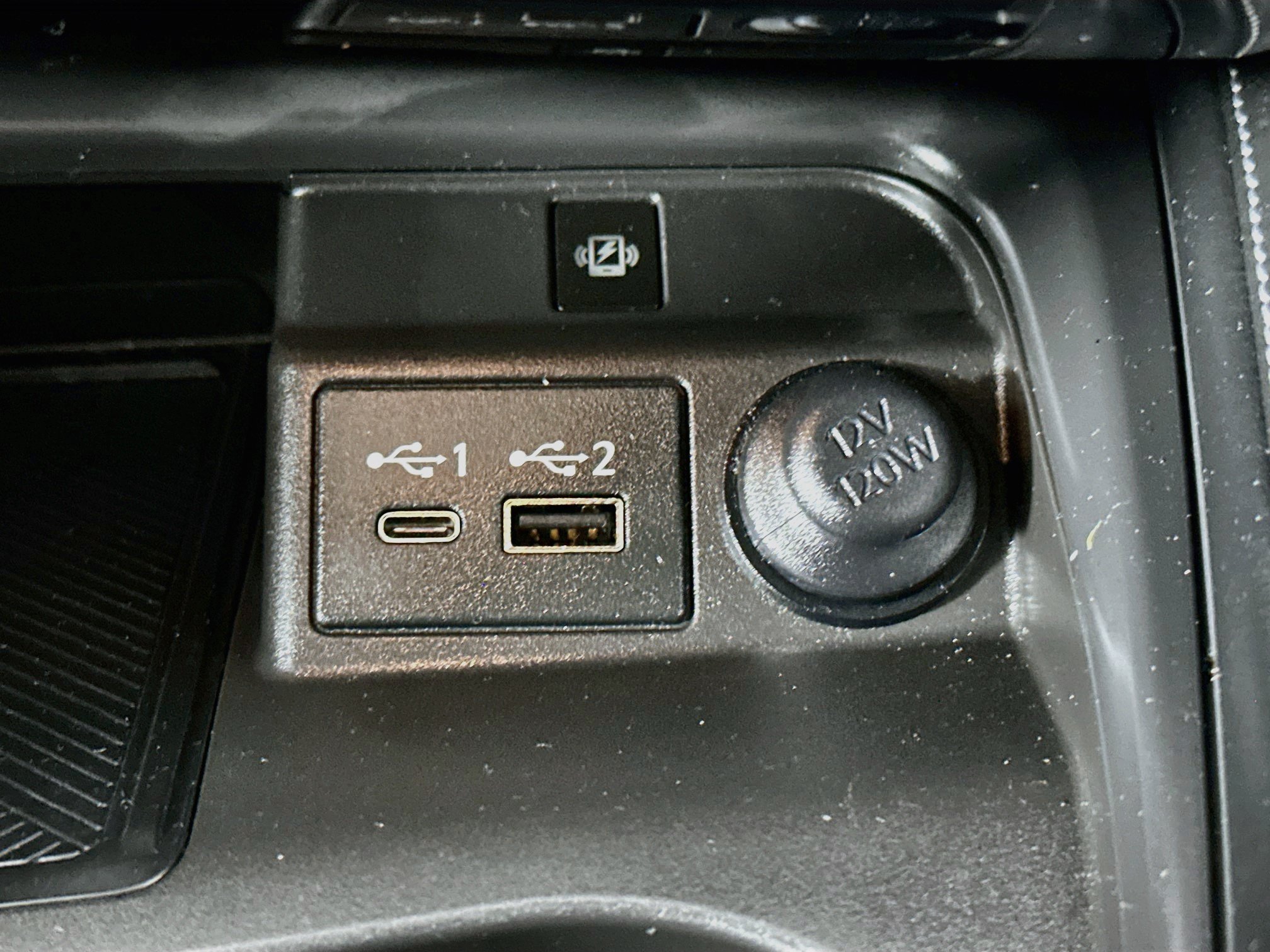 Used 2023 INFINITI QX50 Luxe w/ Accent Package FWD image 25