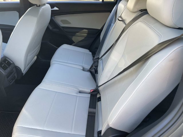 Used 2021 Volkswagen Tiguan SEL AWD/4WD image 18