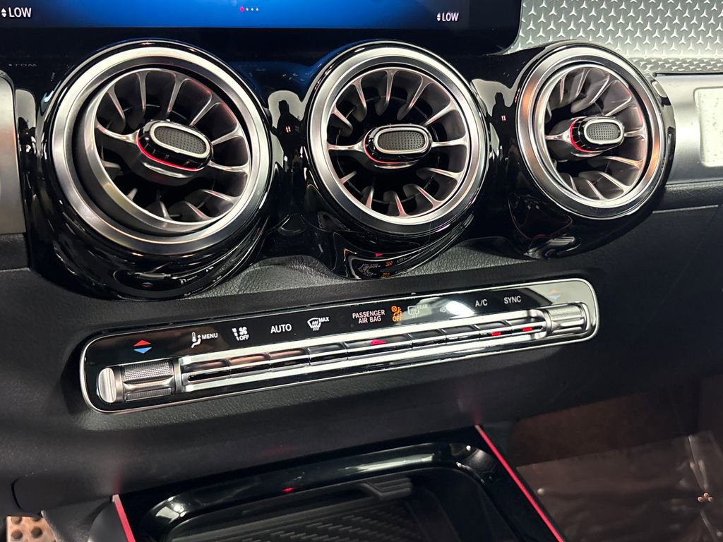 Used 2024 Mercedes-Benz GLB 35 AMG 4MATIC image 19