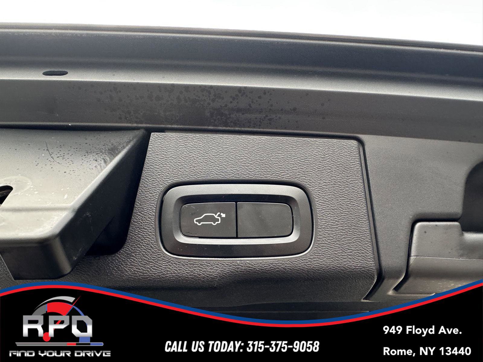 Used 2019 Volvo XC60 T5 Momentum w/ Protection Package image 28