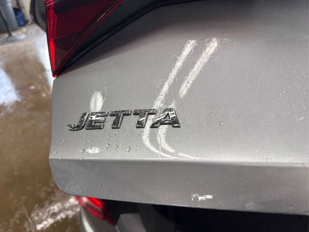 Used 2020 Volkswagen Jetta R-Line w/ R-Line Cold Weather Package image 14