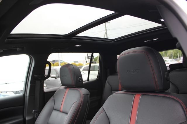 Used 2025 Chevrolet Traverse RS AWD/4WD image 22