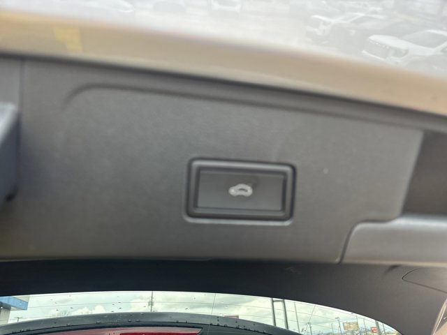 Used 2025 Volkswagen Atlas Cross Sport SE image 9