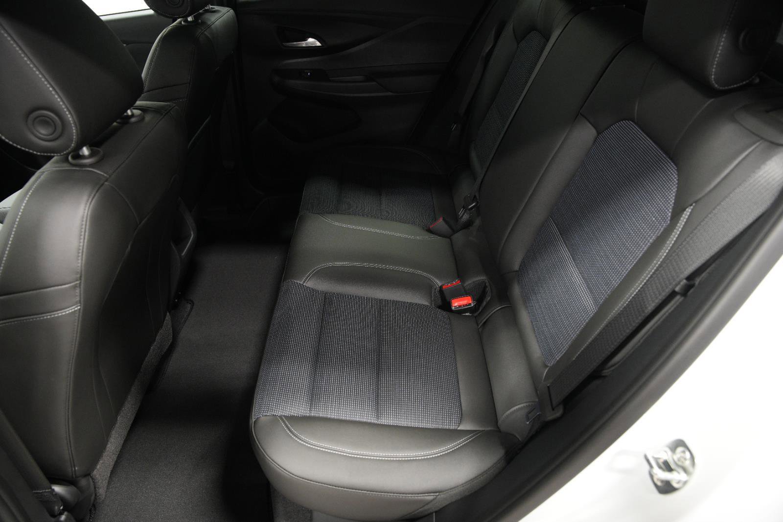 New 2025 Buick Envista Preferred image 21