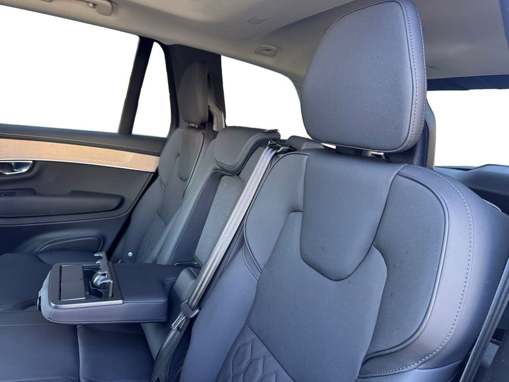 Used 2025 Volvo XC90 B5 Plus image 24
