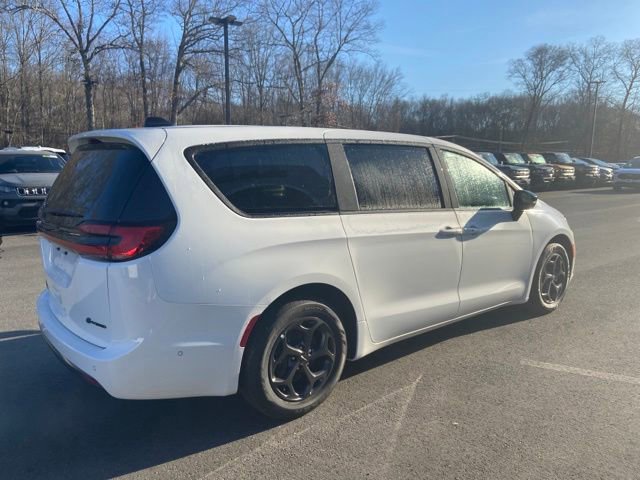 Used 2023 Chrysler Pacifica Limited w/ S Appearance Package FWD image 7