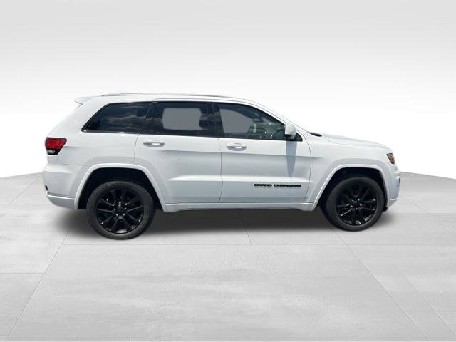 Used 2017 Jeep Grand Cherokee Altitude AWD/4WD image 8