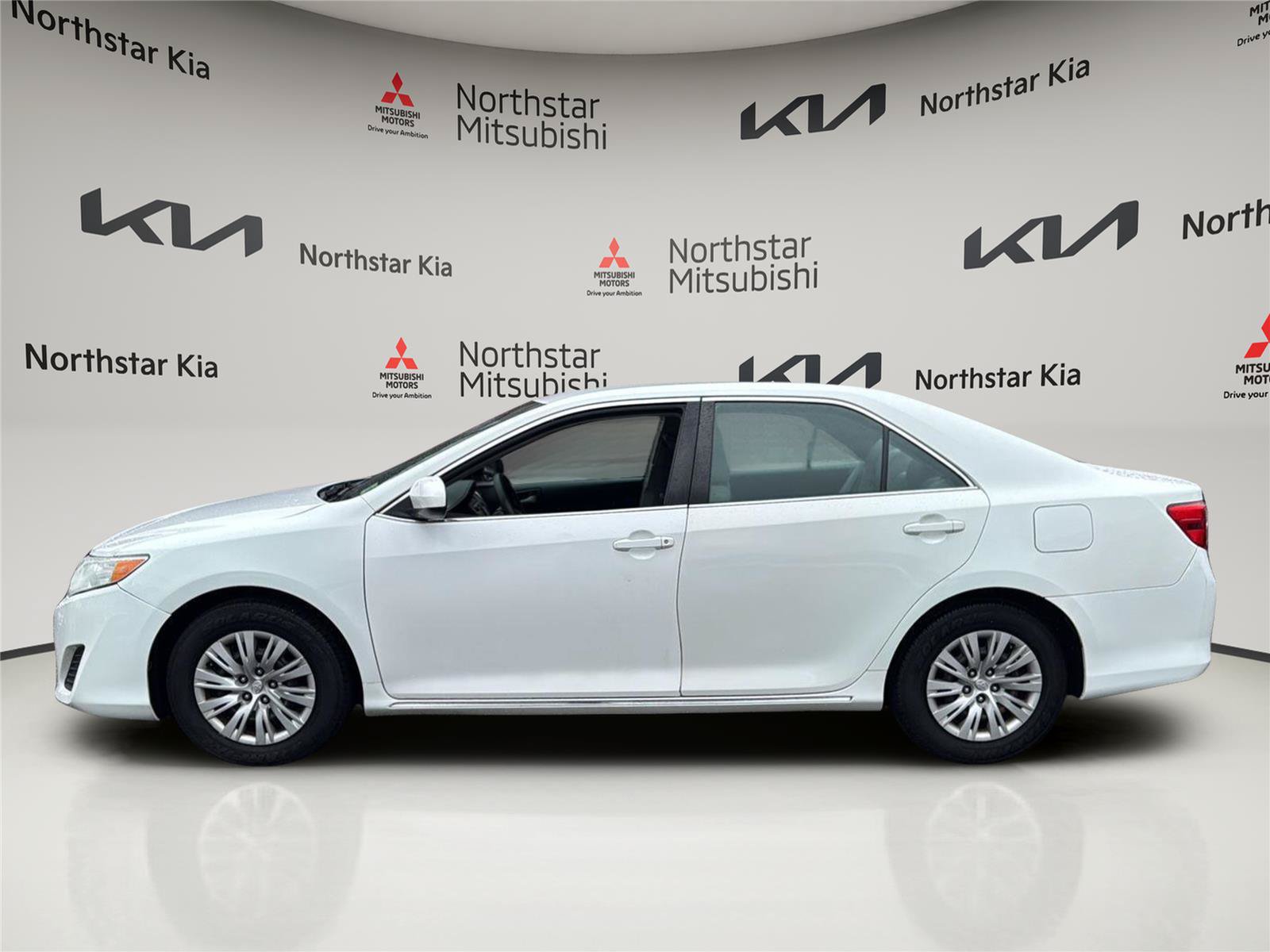 Used 2012 Toyota Camry LE FWD image 2