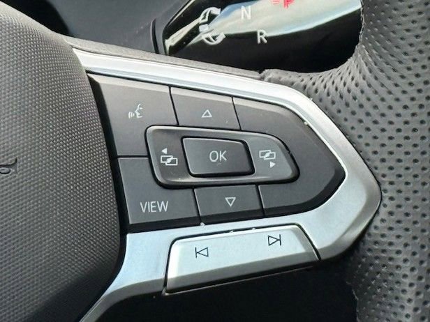 New 2025 Volkswagen Tiguan SE image 26