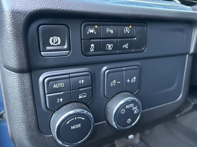 Used 2025 Chevrolet Suburban LT image 13