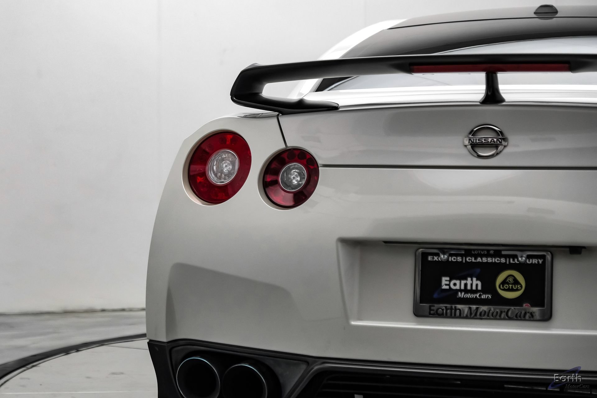 Used 2014 Nissan GT-R Black Edition AWD/4WD image 17