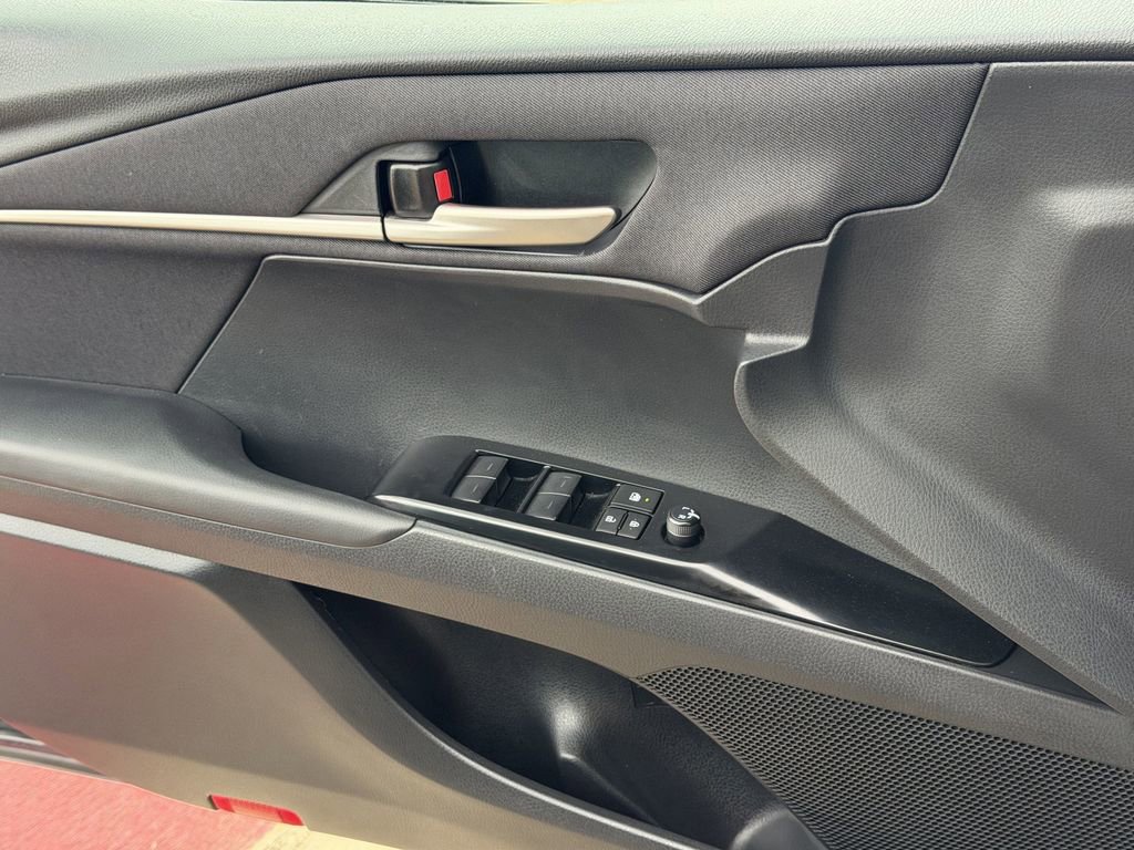 Used 2025 Toyota Camry LE FWD image 26