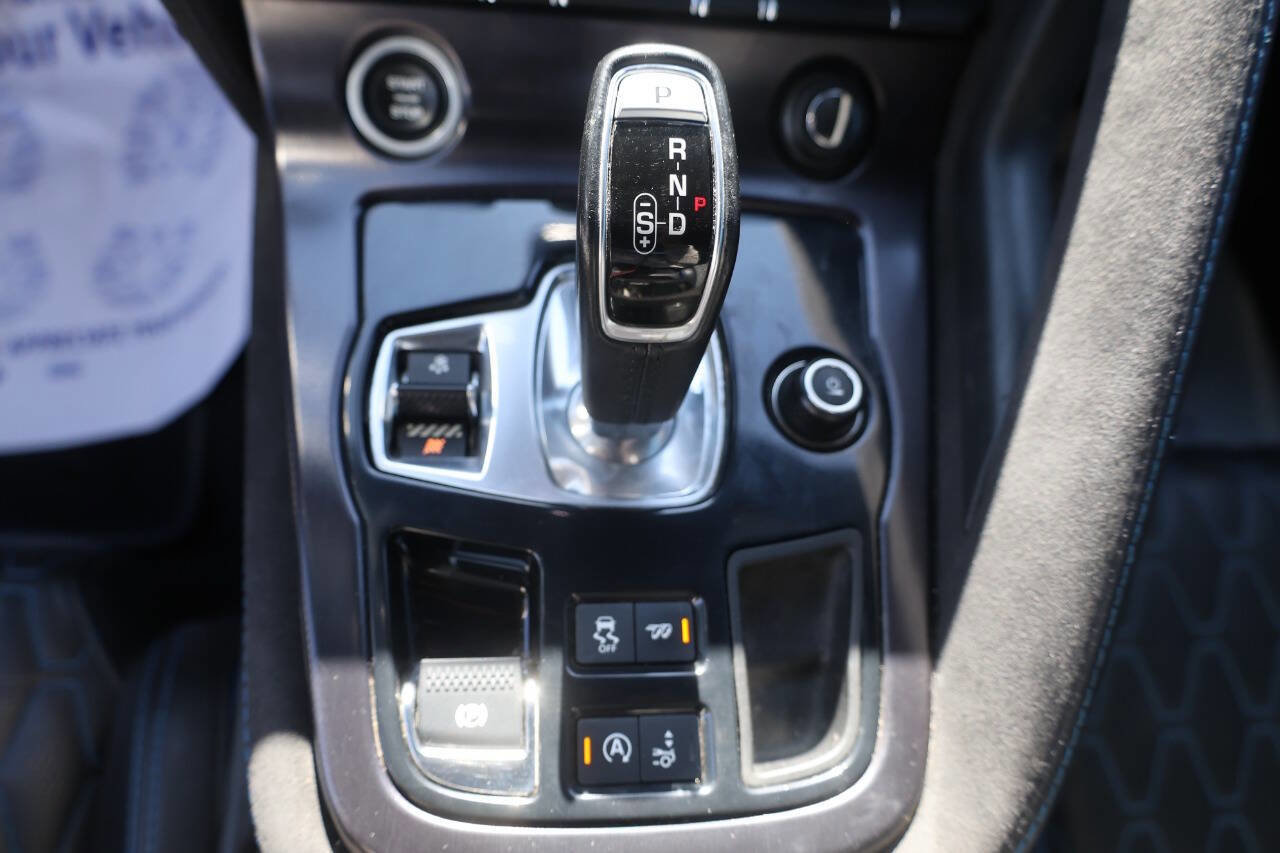 Used 2020 Jaguar F-TYPE SVR image 18