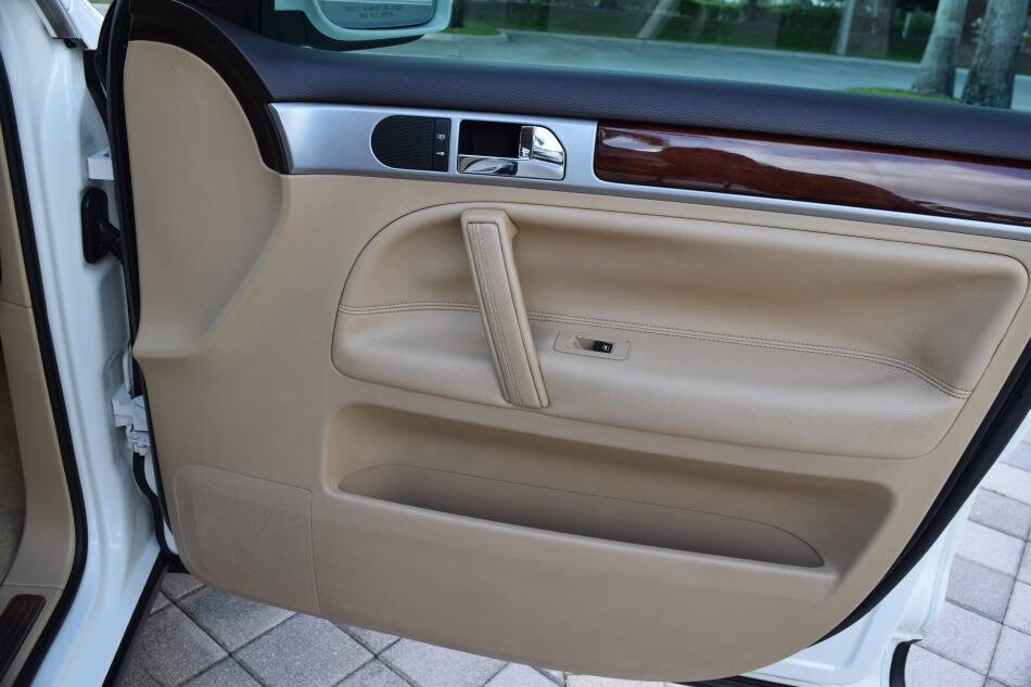Used 2006 Volkswagen Touareg V10 TDI AWD/4WD image 74