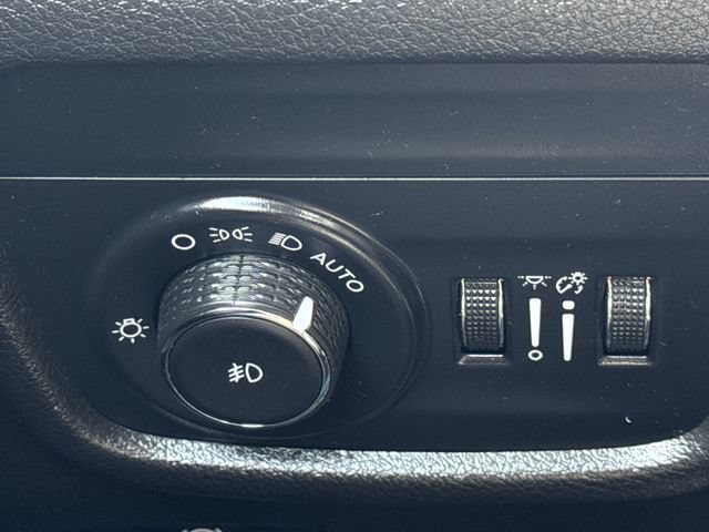 Used 2023 Jeep Grand Cherokee Limited AWD/4WD image 18