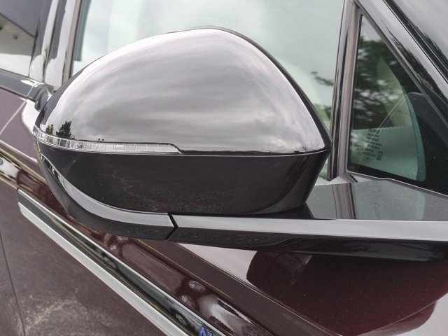 Used 2025 Lincoln Nautilus Reserve image 12