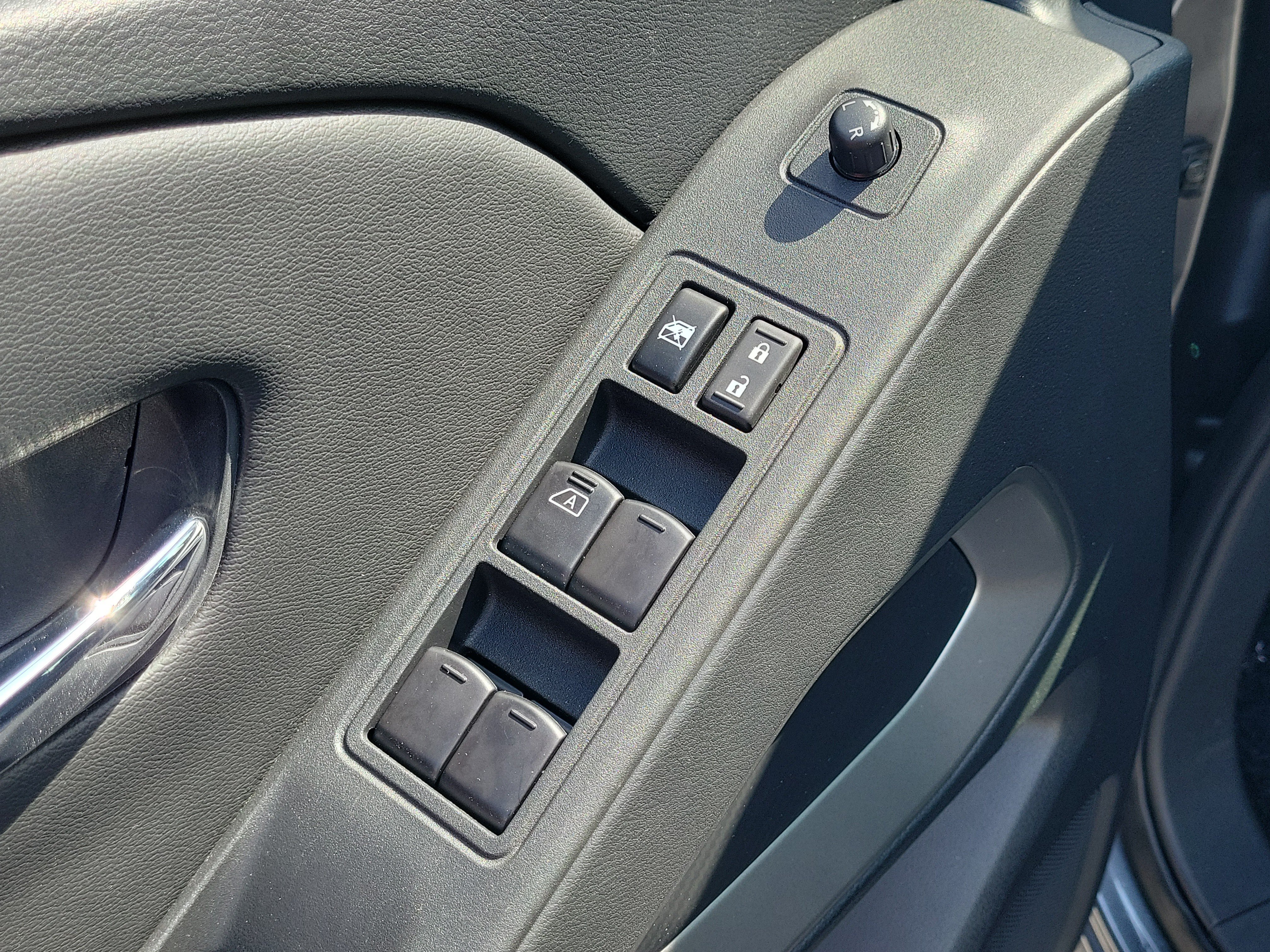 Certified 2025 Nissan Frontier SV RWD image 9