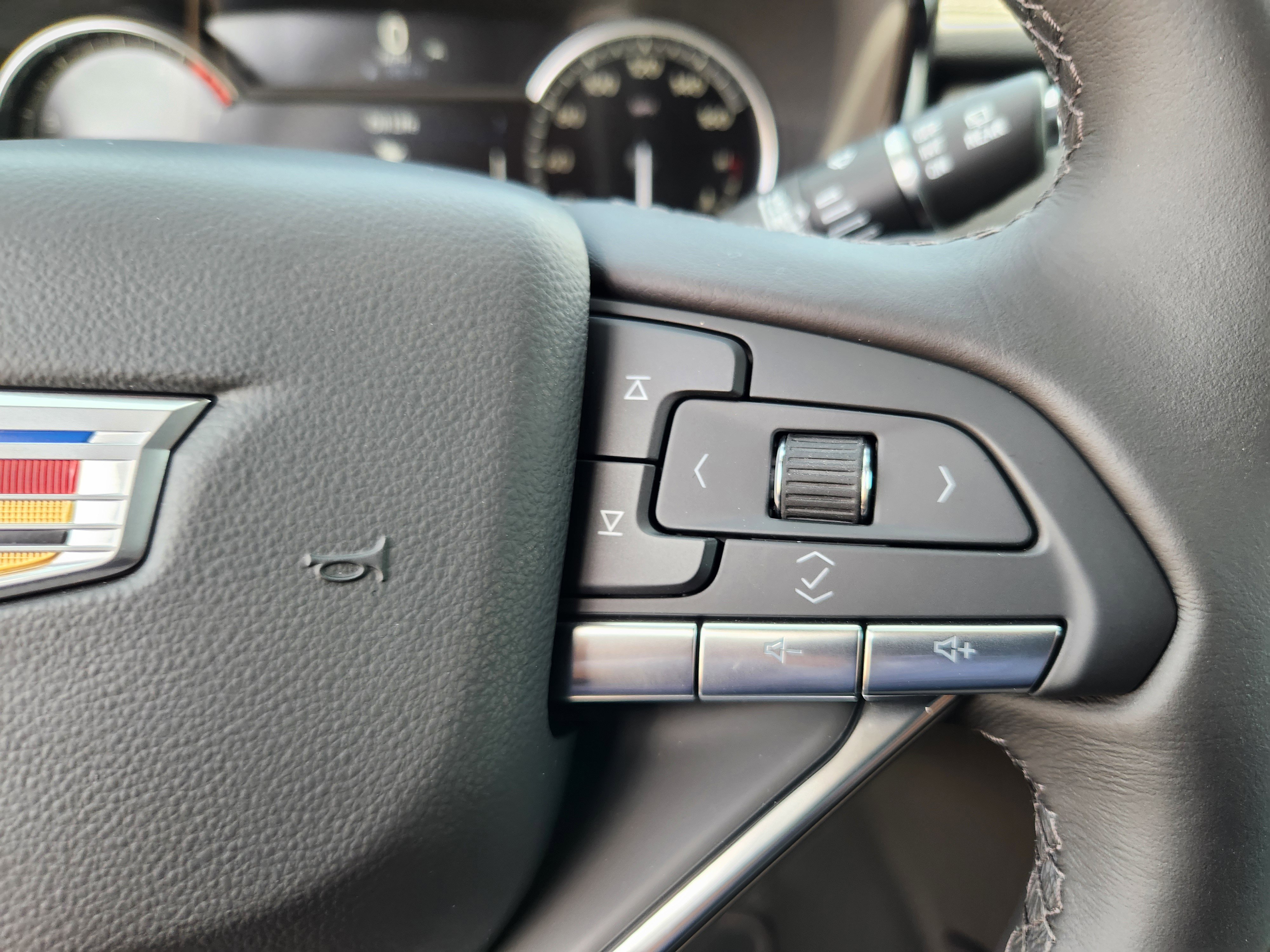 New 2025 Cadillac XT6 Luxury image 30