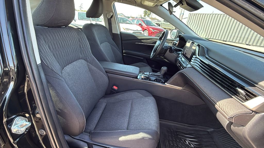 Used 2025 Toyota Camry LE image 31