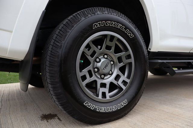 Used 2021 Toyota 4Runner Venture w/ Moonroof Package image 36