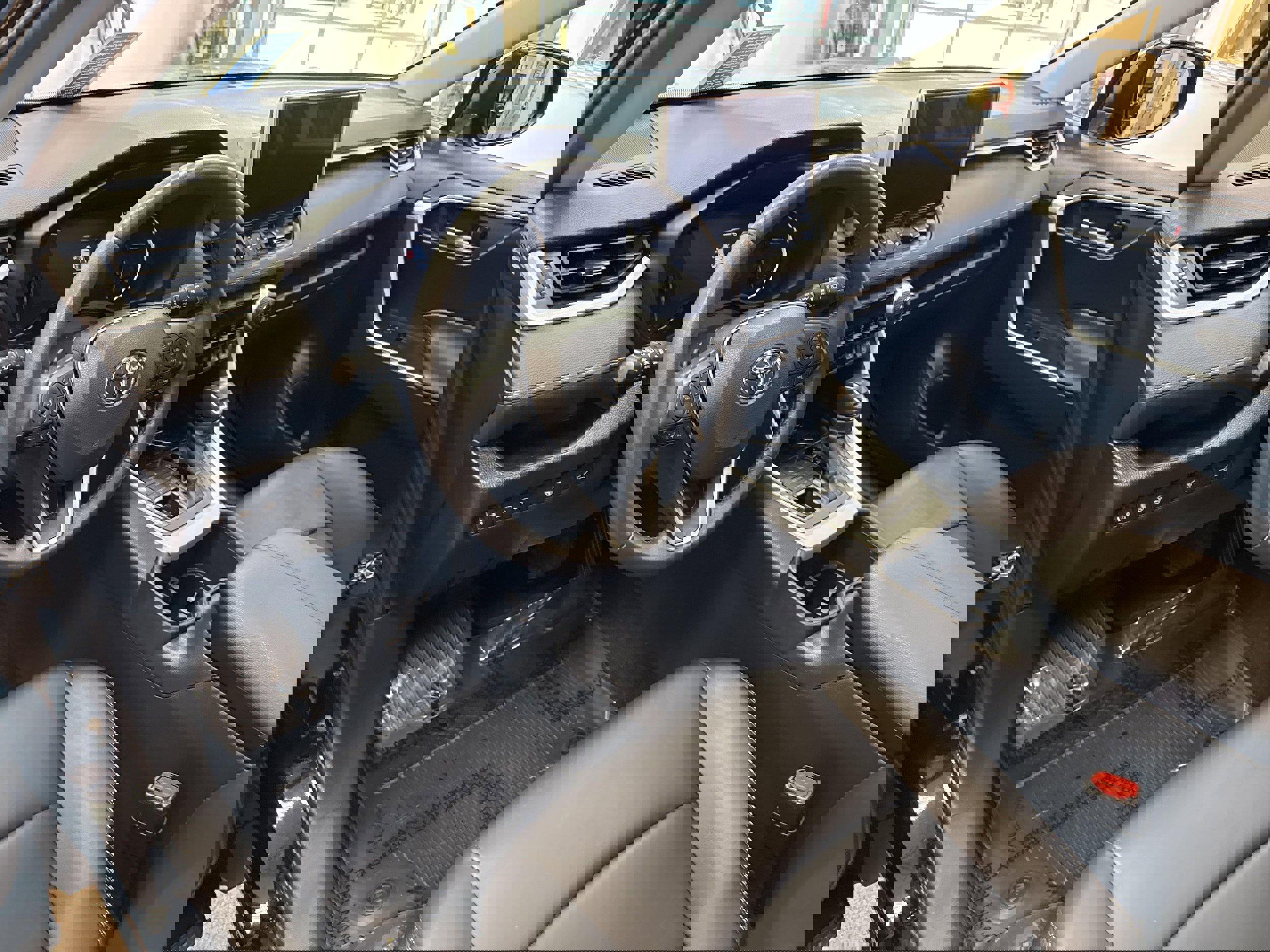 Used 2023 Toyota RAV4 XLE Premium image 28