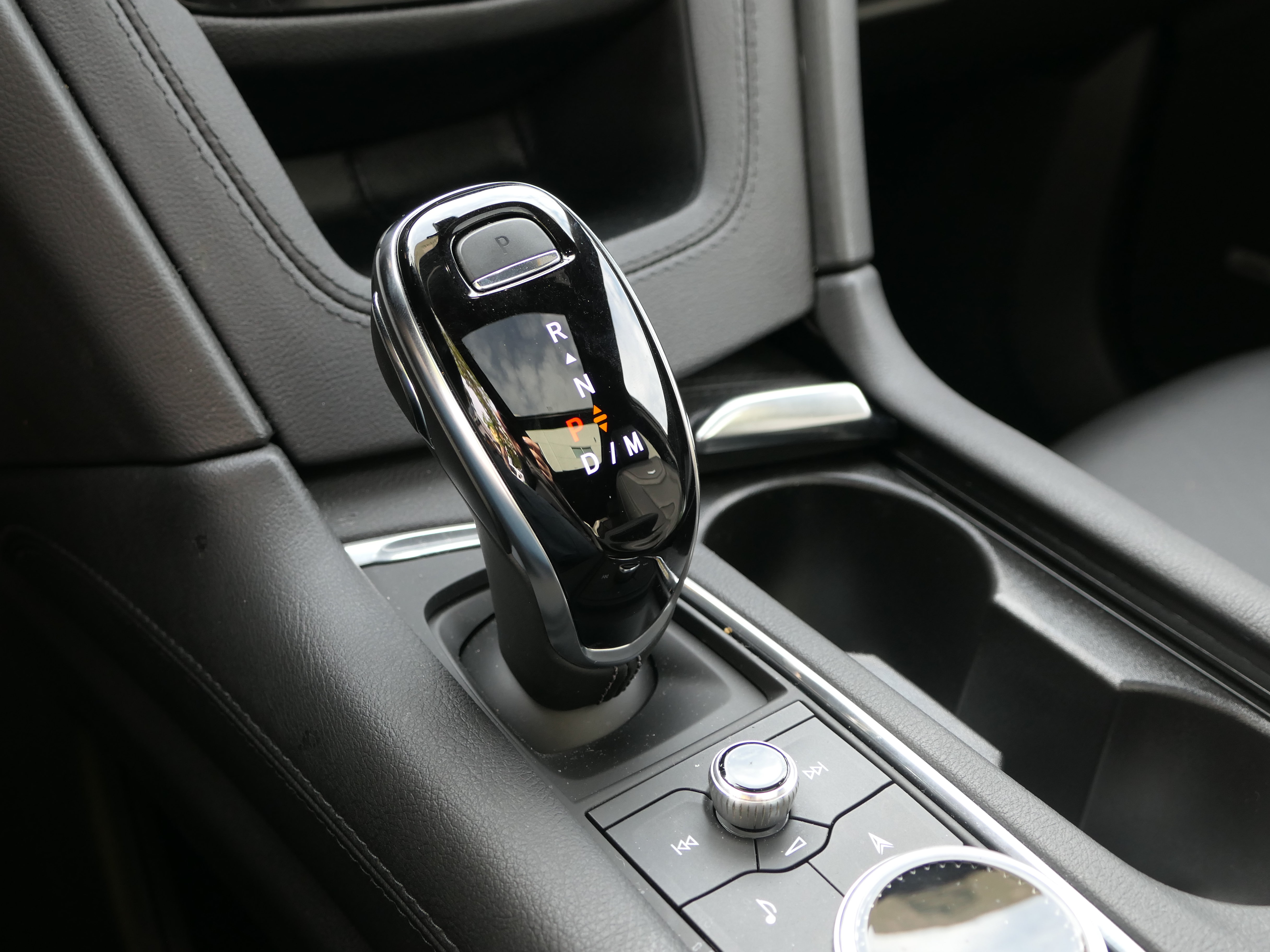 Certified 2025 Cadillac XT6 Premium Luxury FWD image 21