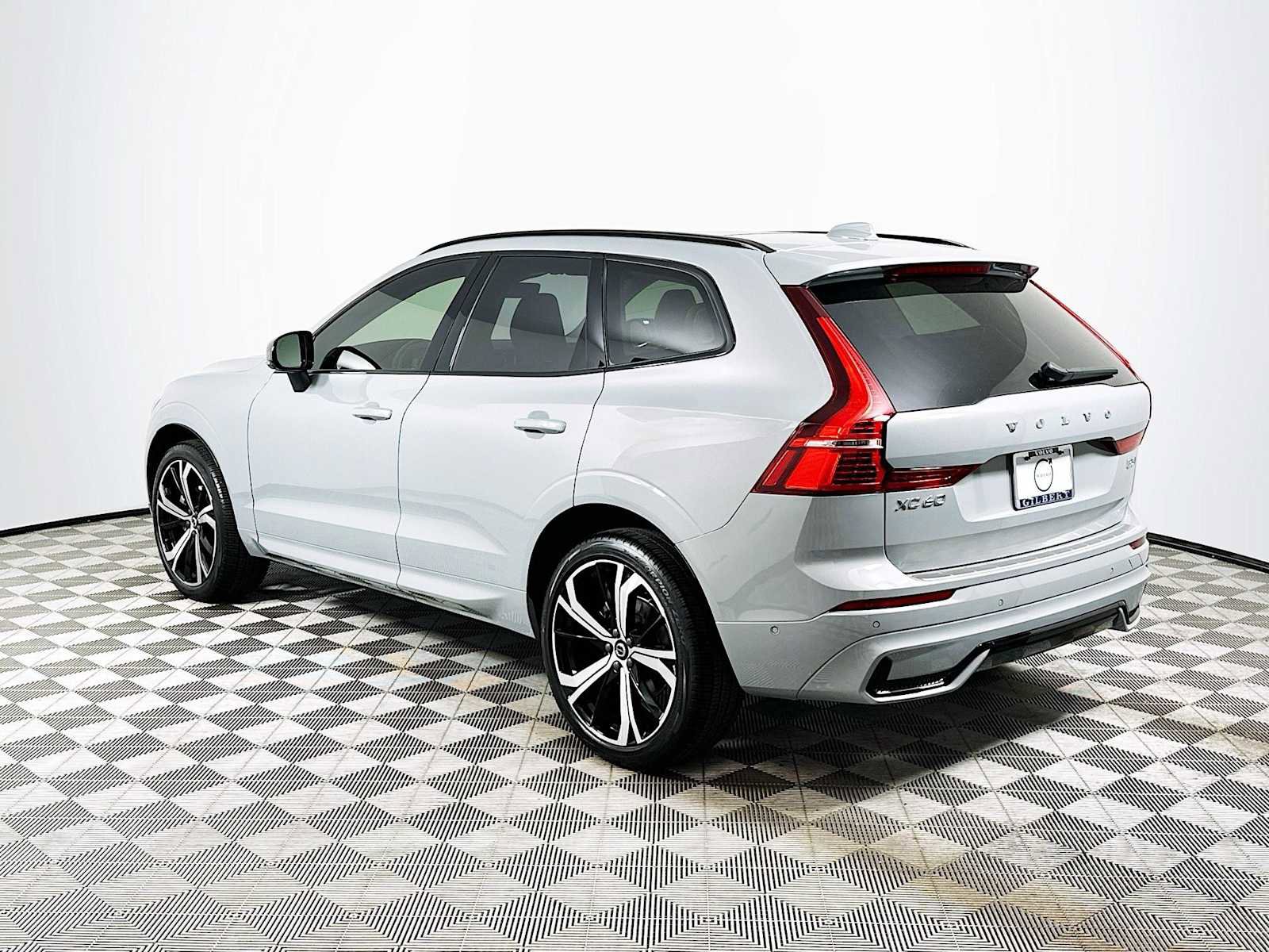 Used 2025 Volvo XC60 B5 Ultra w/ Protection Package Premier image 5