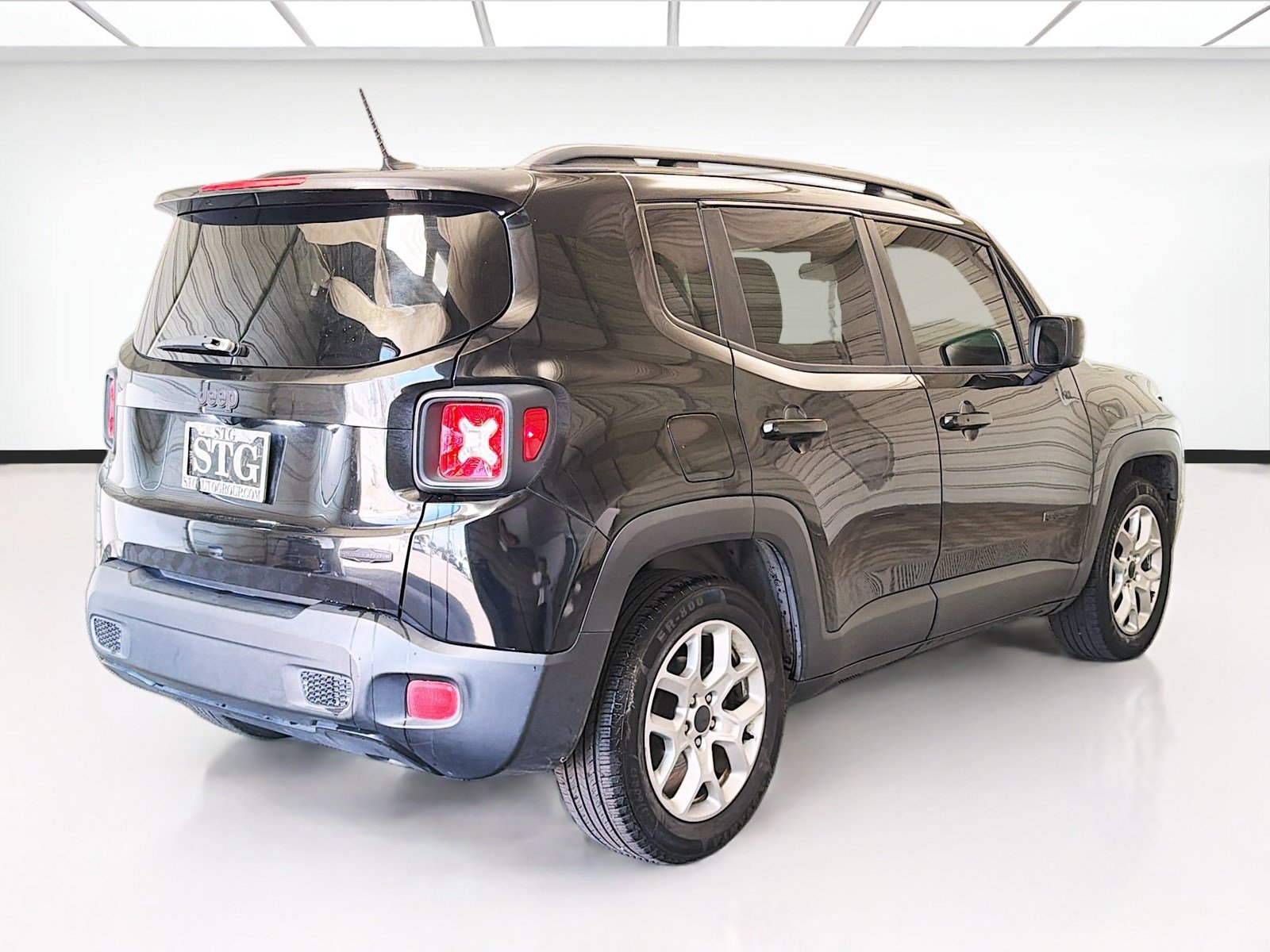 Used 2016 Jeep Renegade Latitude FWD image 4