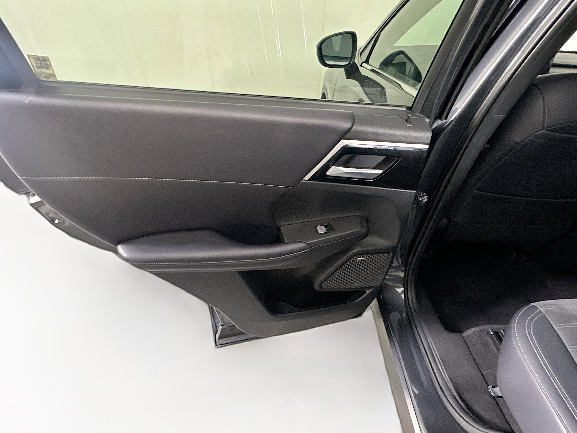 Used 2025 Mitsubishi Outlander SE image 26