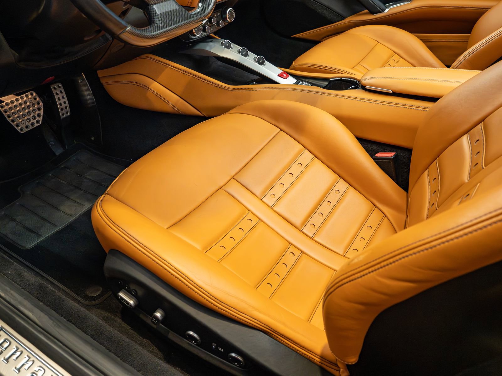 Used 2016 Ferrari California T RWD image 12