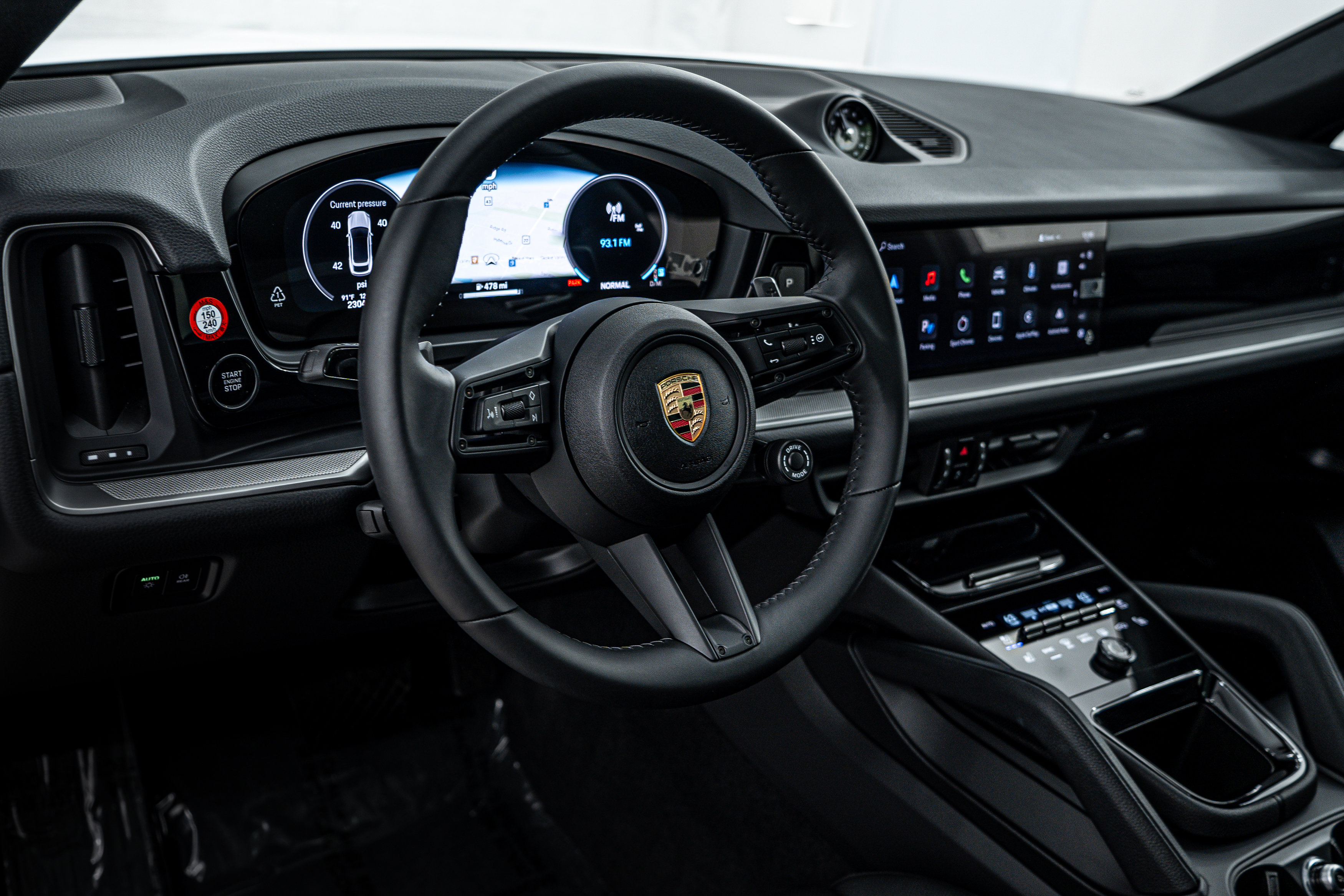 Certified 2025 Porsche Cayenne Coupe image 14