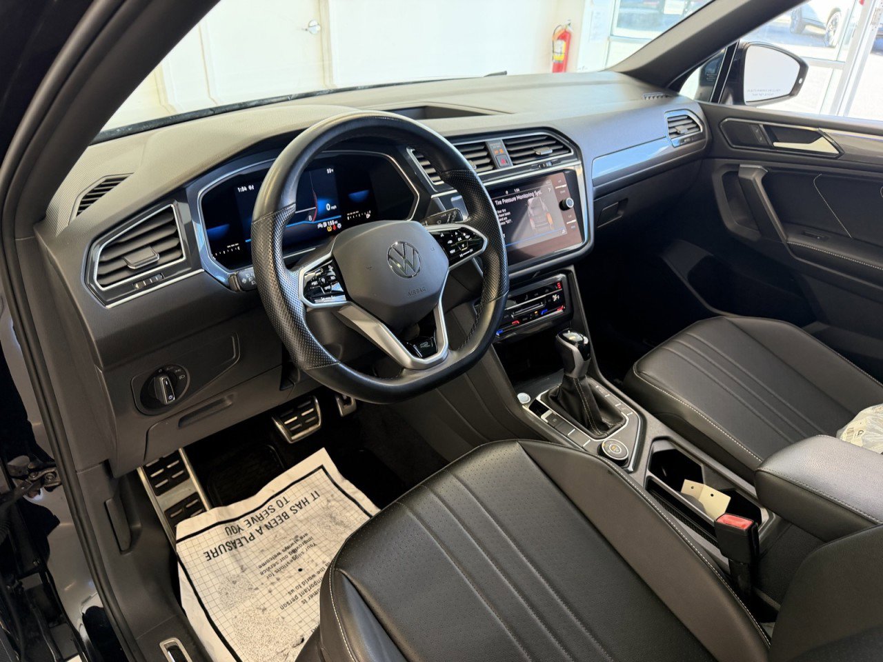 Used 2022 Volkswagen Tiguan SE R-Line AWD/4WD image 33