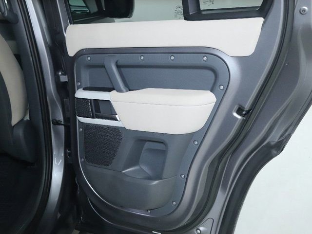 Used 2023 Land Rover Defender 110 SE image 34