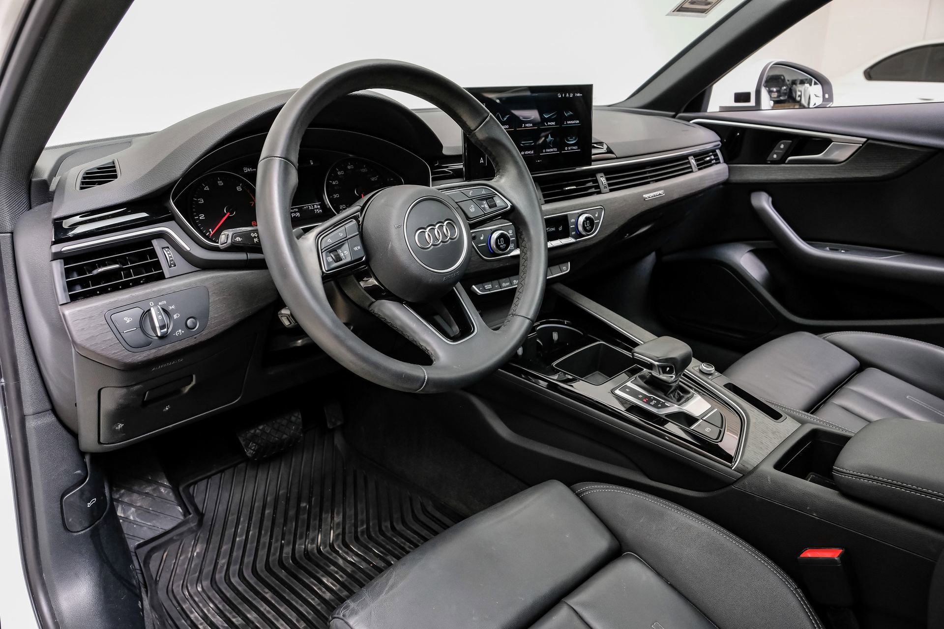 Used 2023 Audi A4 2.0T Premium w/ Convenience Package image 3