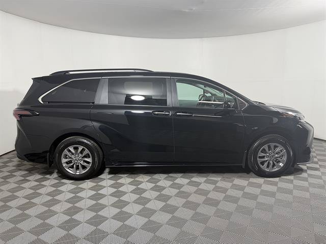 Certified 2026 Toyota Sienna XLE AWD/4WD image 4