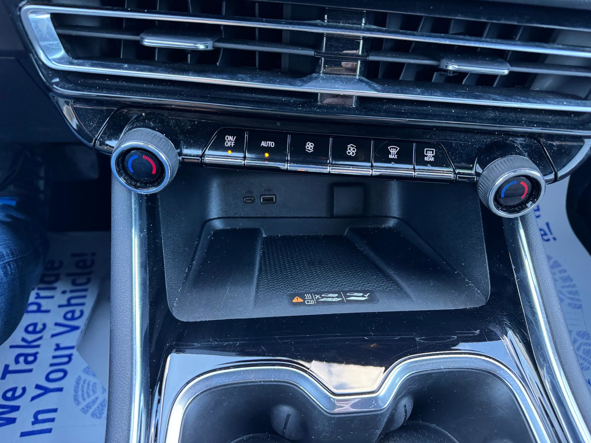 Used 2025 Chevrolet Traverse LT image 33