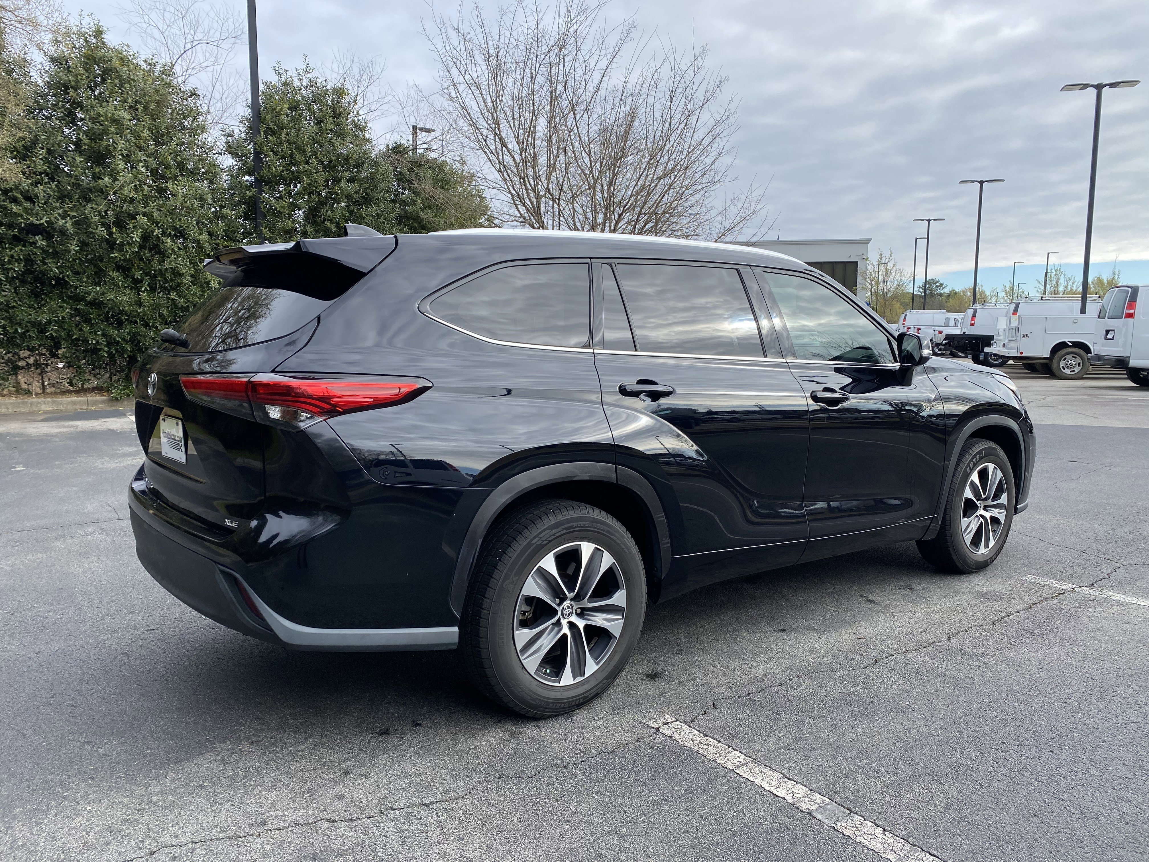 Used 2020 Toyota Highlander XLE image 9