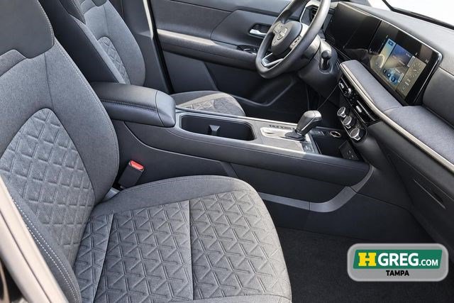 Used 2025 Nissan Kicks SV FWD image 10
