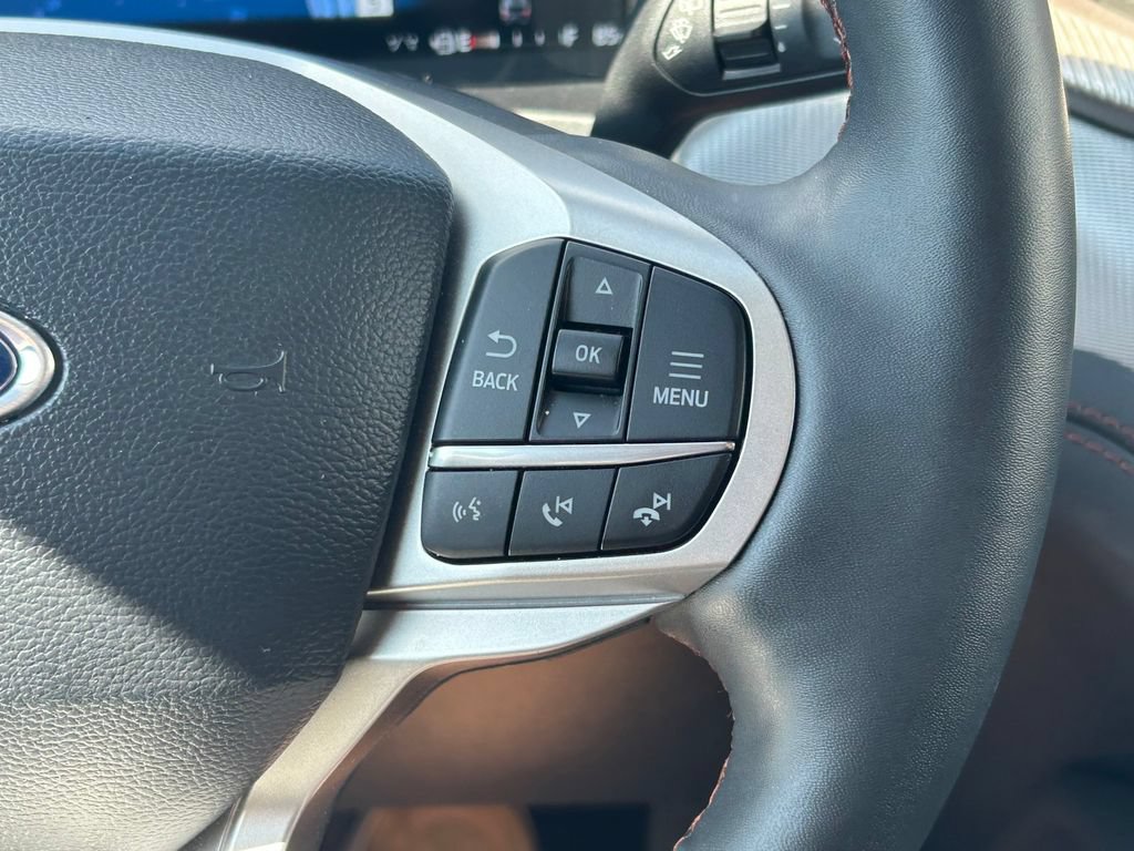 Used 2025 Ford Explorer Active w/ Active Comfort Package RWD image 38