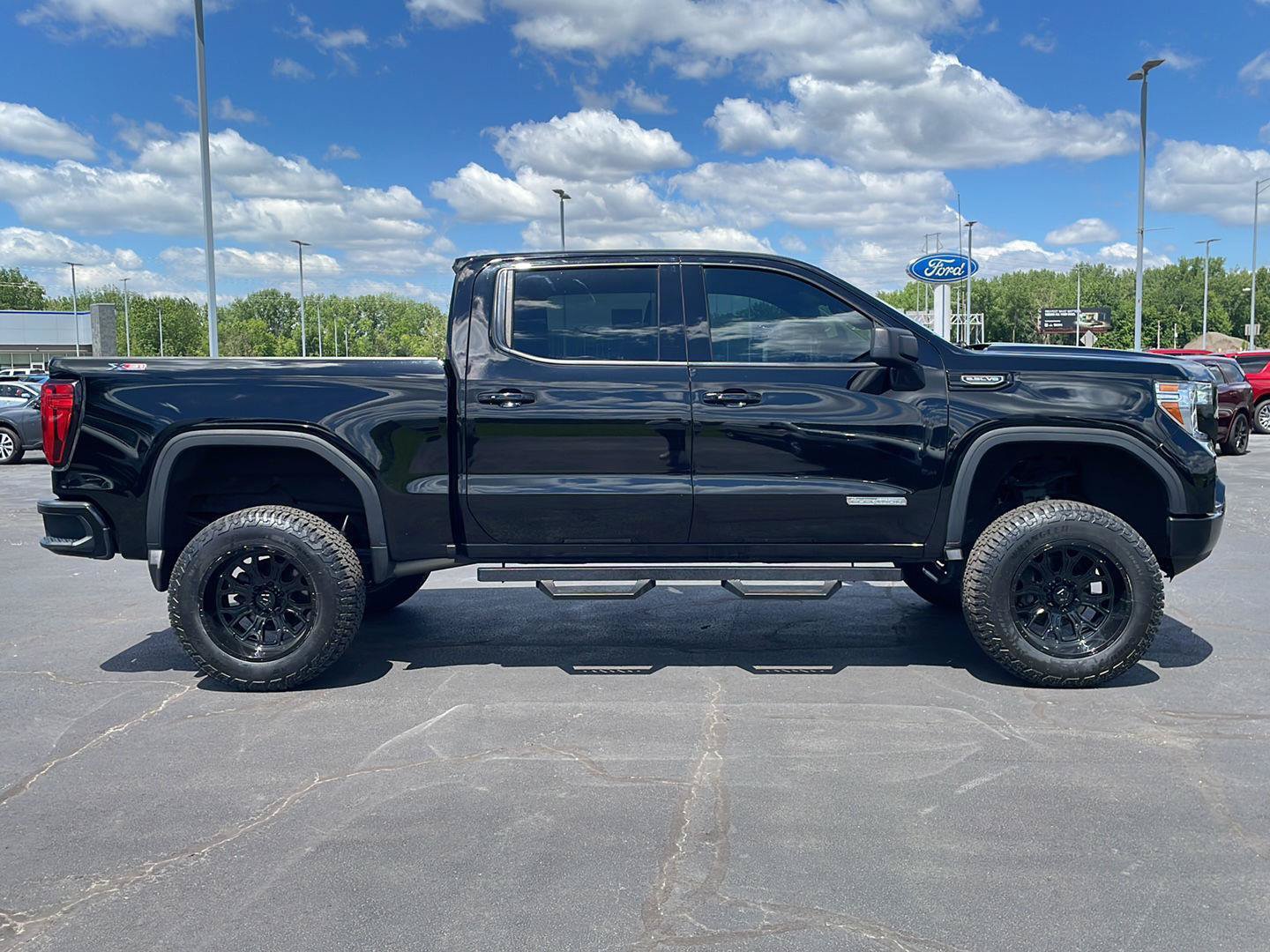 Used 2020 GMC Sierra 1500 Elevation w/ Elevation Value Package AWD/4WD image 8