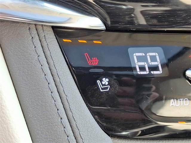 Used 2020 Cadillac XT6 Premium Luxury image 24