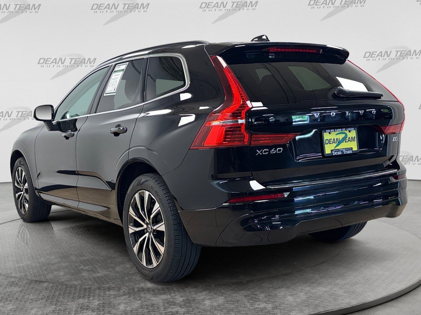 Used 2023 Volvo XC60 B5 Core w/ Climate Package FWD image 6