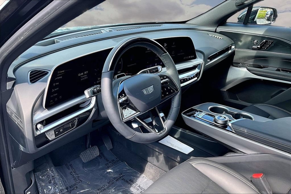 Certified 2025 Cadillac Lyriq Luxury w/ LPO, Floor Liner Package AWD/4WD image 17