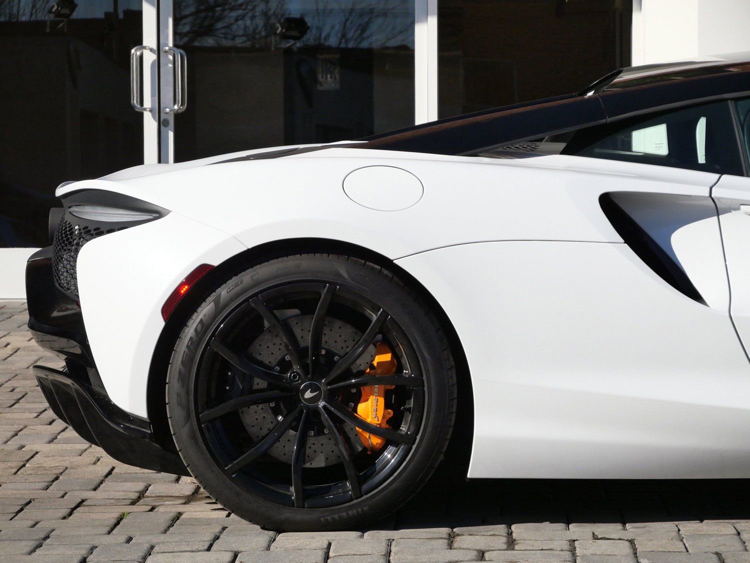 Used 2023 McLaren Artura image 15