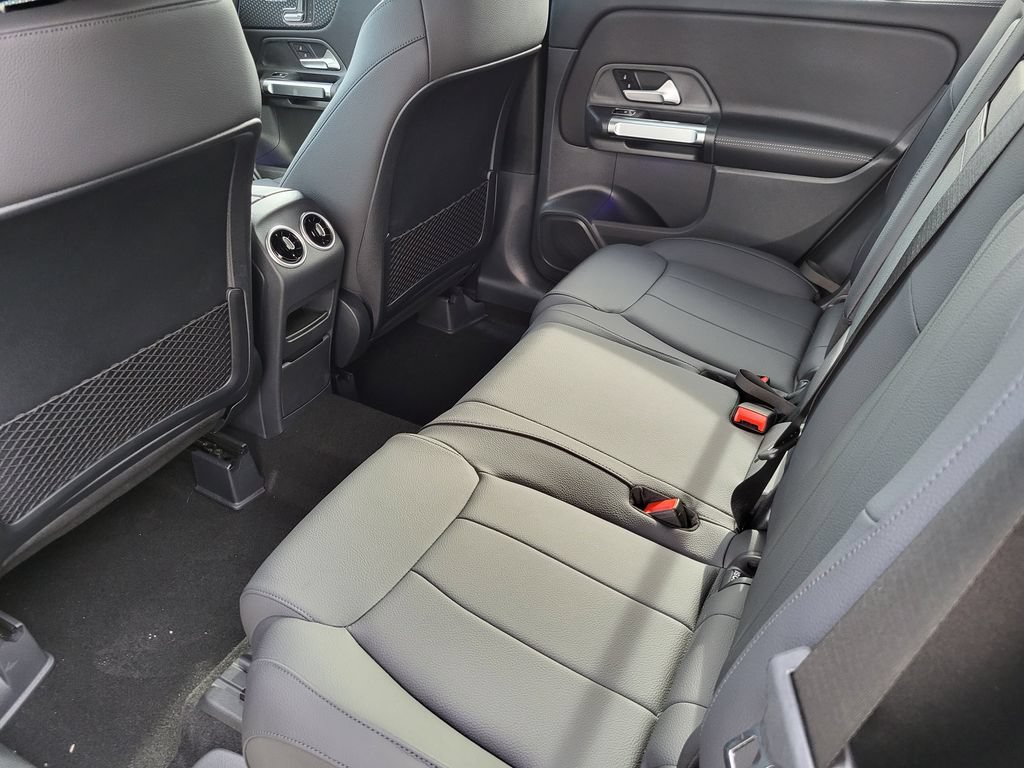Used 2025 Mercedes-Benz GLB 250 4MATIC image 33